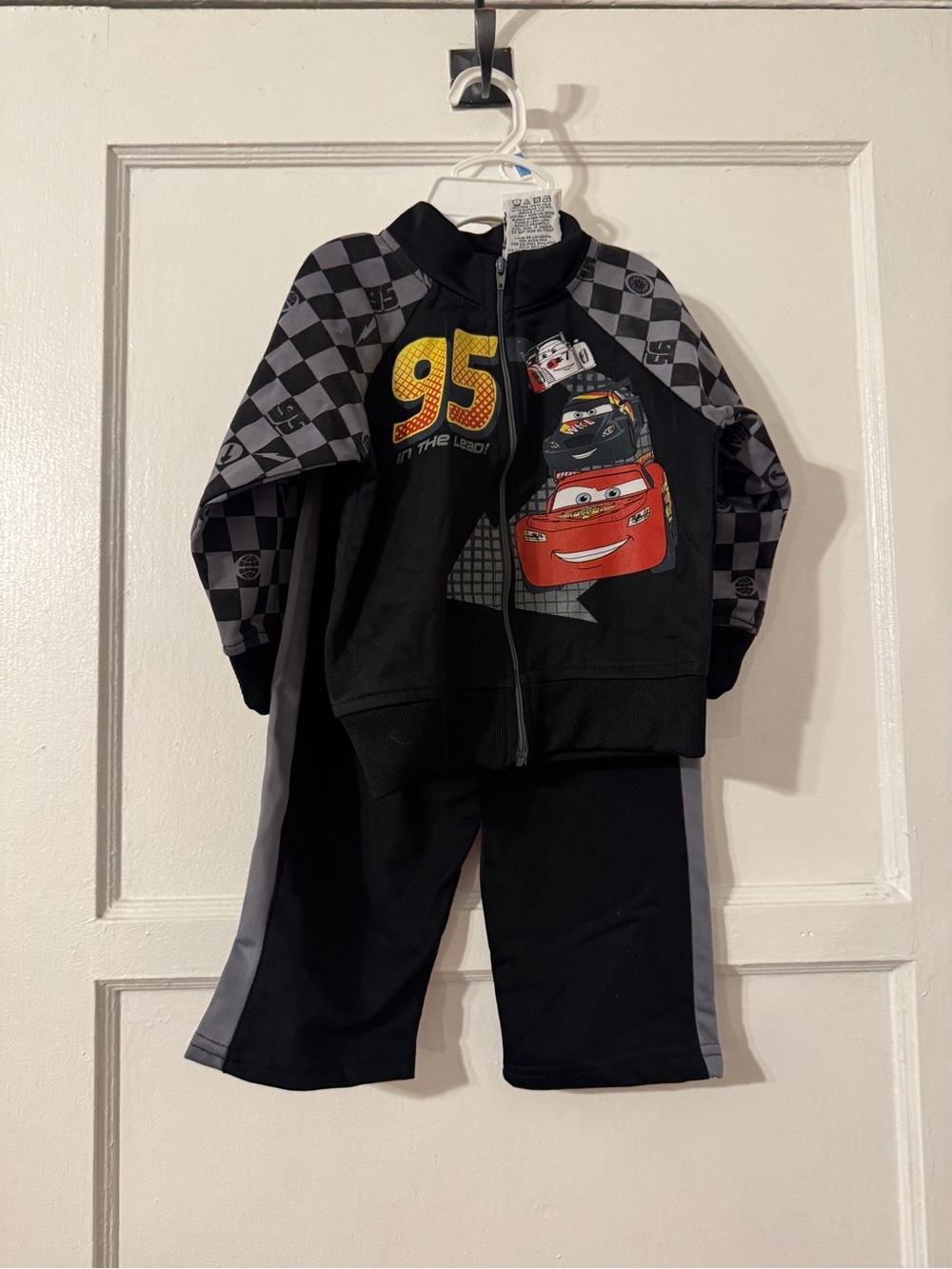 Disney cars tracksuit Sz 18 months nwt